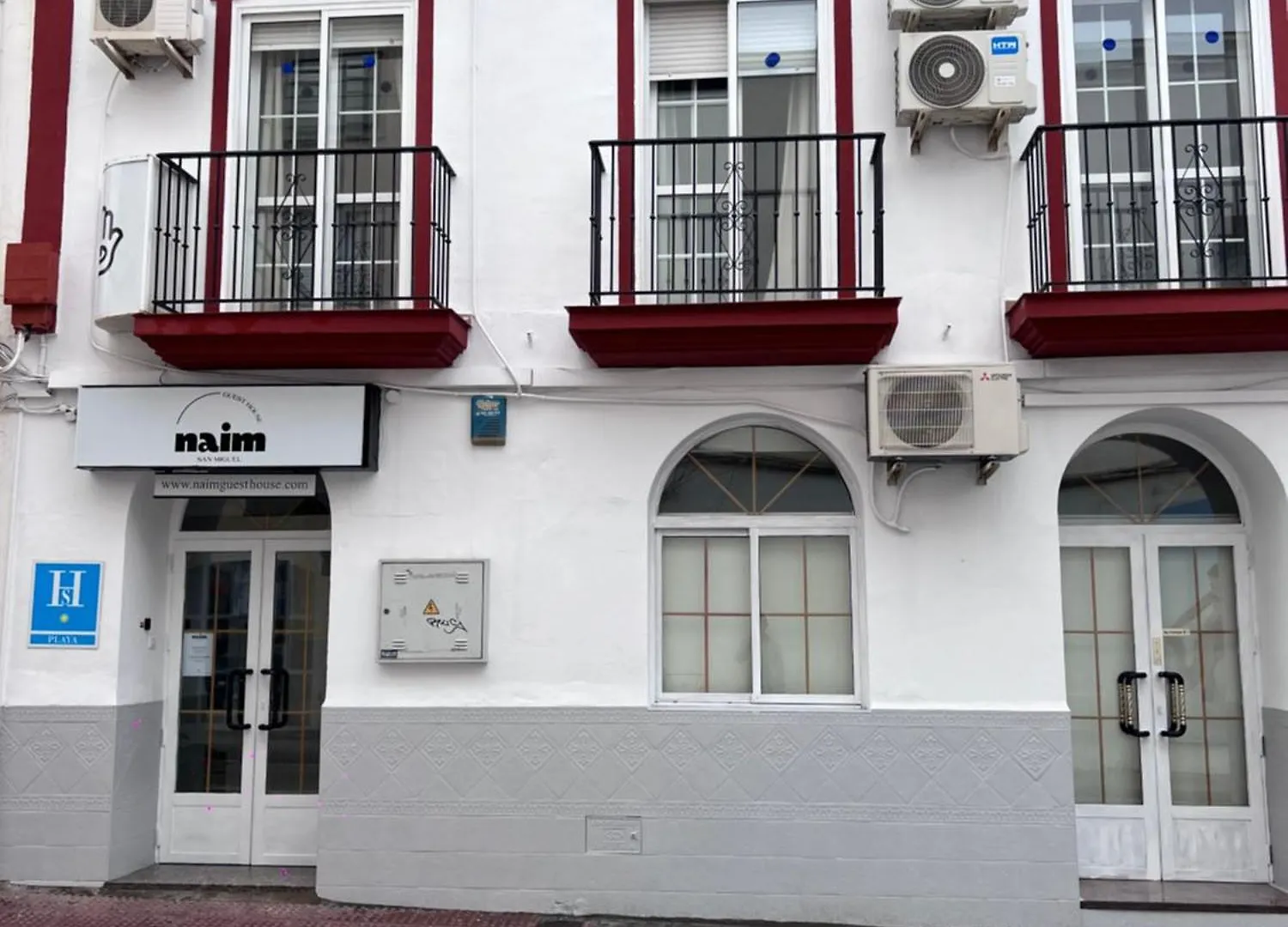 Naim Guest House נרחה ספרד