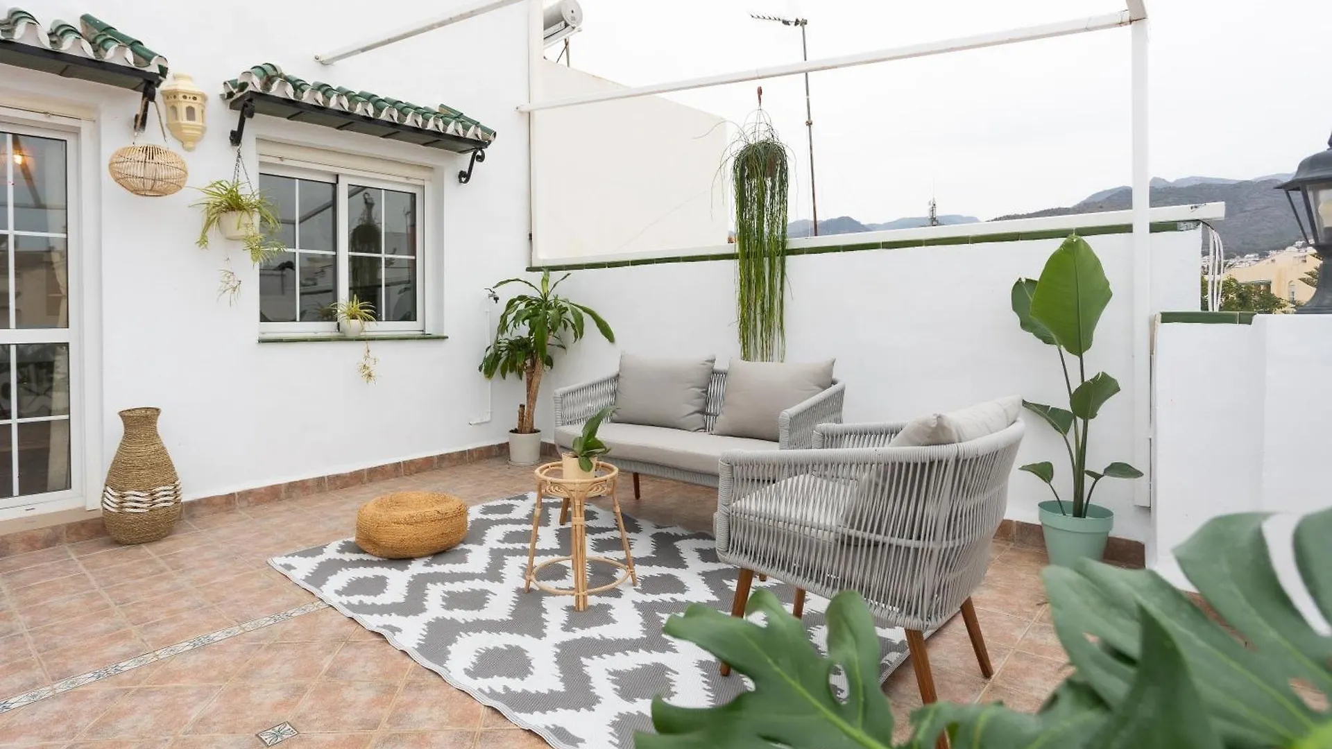 Naim Guest House נרחה