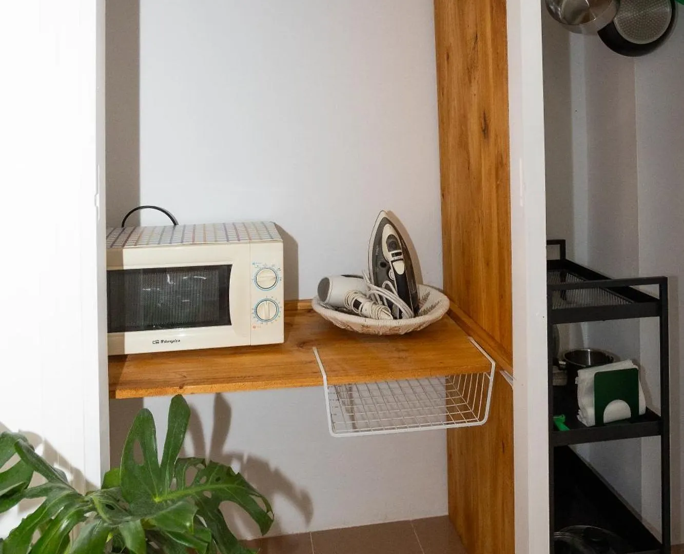 Naim Guest House נרחה