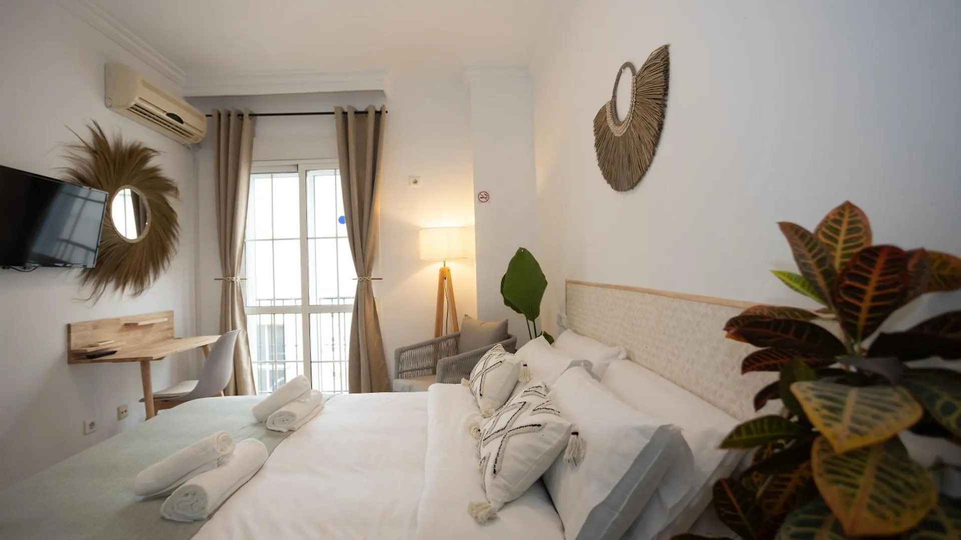 Naim Guest House נרחה 0*,  ספרד