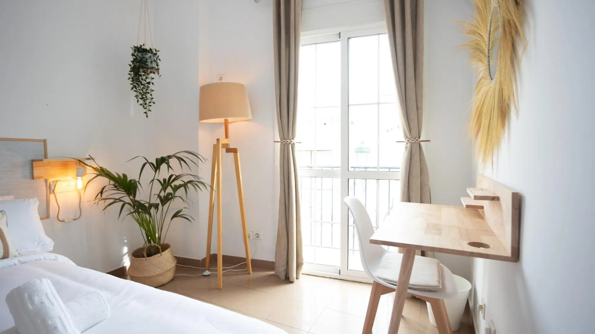 Naim Guest House נרחה