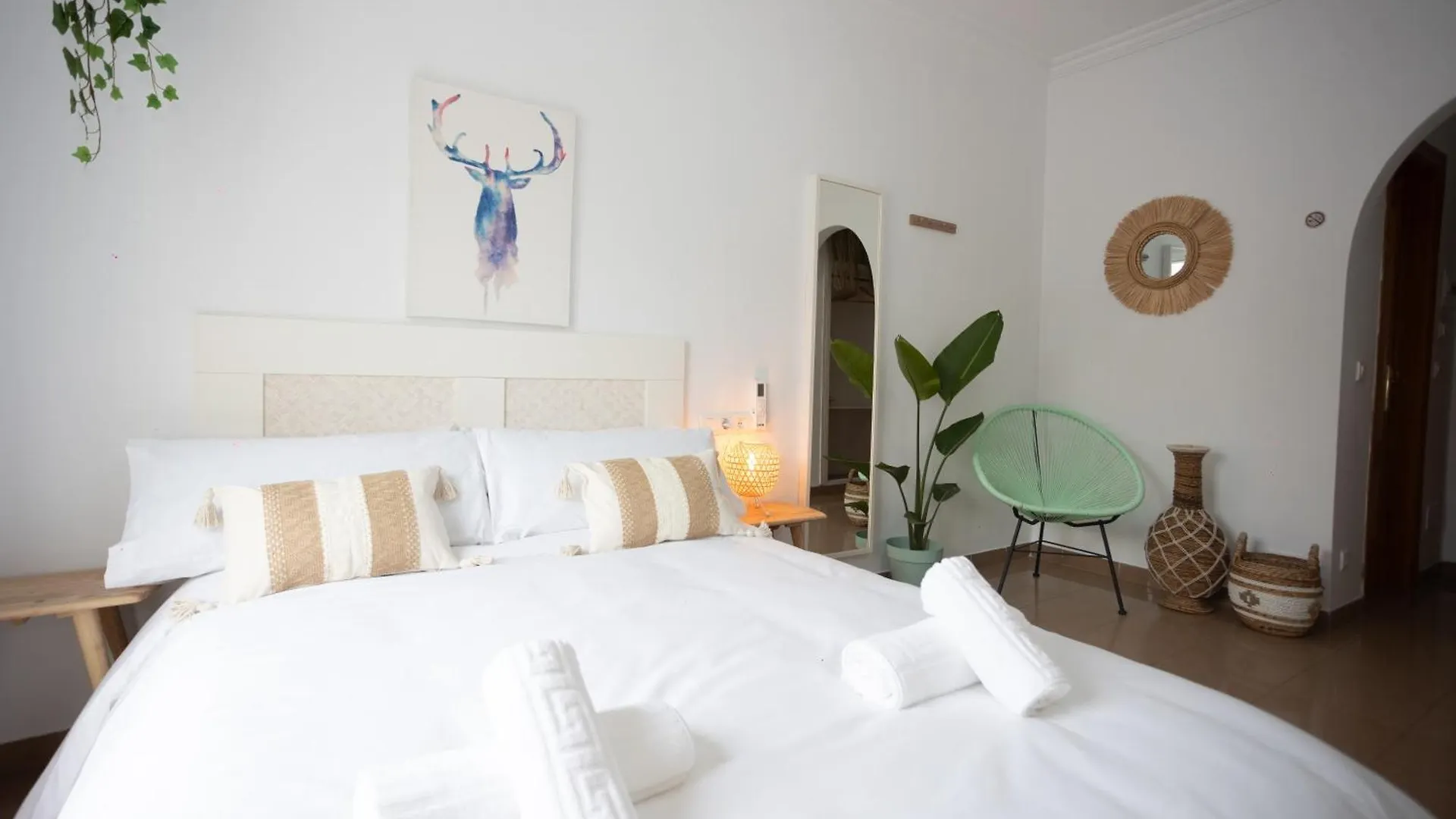 Naim Guest House נרחה ספרד