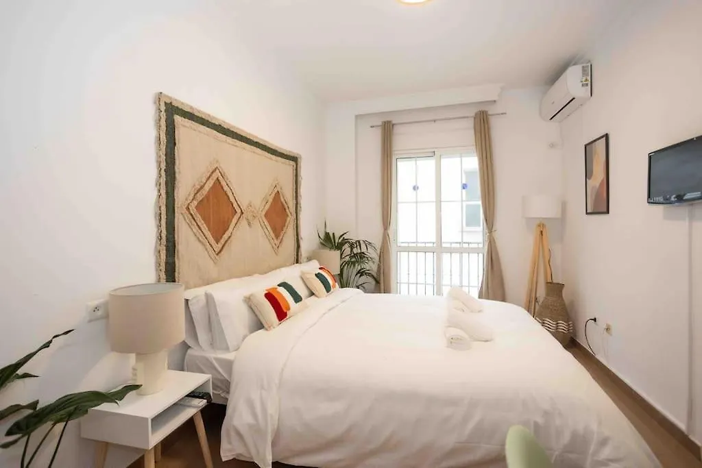 Naim Guest House נרחה ספרד