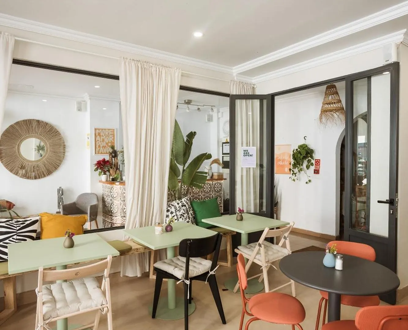 Naim Guest House נרחה ספרד