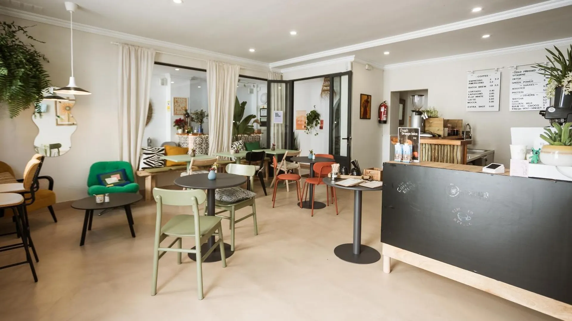 Naim Guest House נרחה ספרד